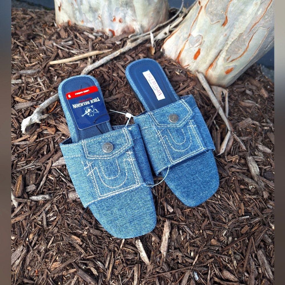 True Religion Sandals NEW Logo Flap Pockets Streetwear Slide in Shoe Cushioned 9